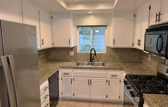 Fully Renovated,  2+2.5 spacious Santa Monica Townhouse Condo
