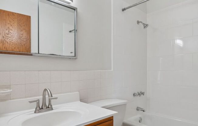 2 beds, 1 bath, 1,000 sqft, $1,400, Unit 1430-306