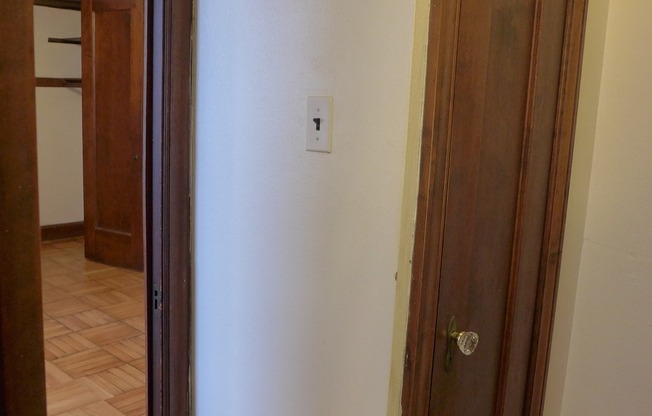 Studio, 1 bath, 400 sqft, $785, Unit 221