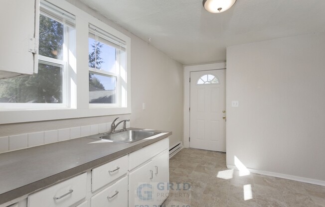 2 beds, 1 bath, $2,195