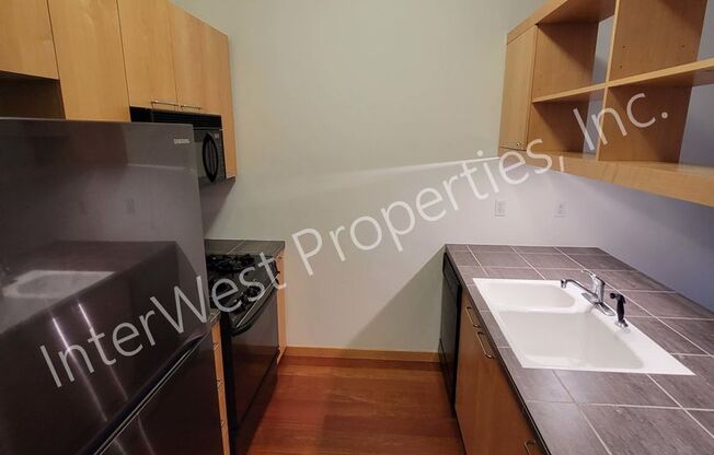1 BD CONDO W/FIREPLACE, W/D IN UNIT, LOCATED IN THE PEARL DISTRICT AND W/S/G INCLUDED!