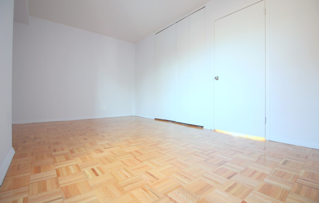 3 beds, 1.5 baths, $9,000, Unit 22G