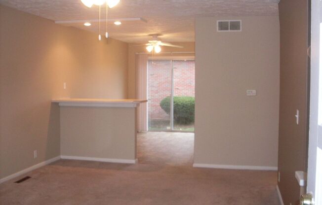 2 beds, 1.5 baths, 1,500 sqft, $1,460, Unit 8476