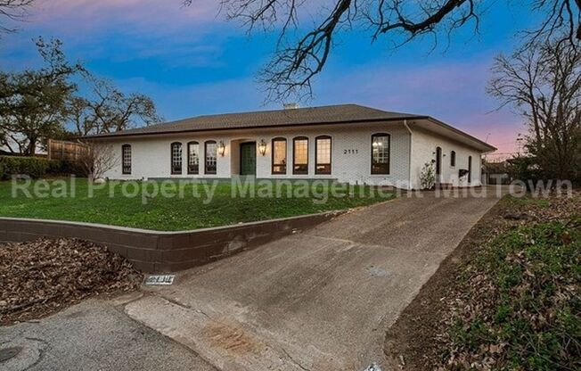 Stunning 4-Bedroom Retreat with Designer Touches, Pool & Backyard Oasis in Arlington!