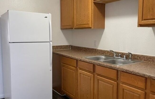 2 beds, 1 bath, $1,260, Unit C