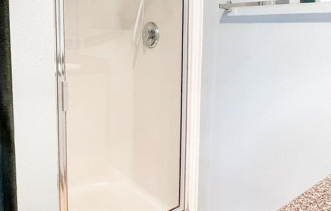 3 beds, 2 baths, $2,800, Unit Unit 320