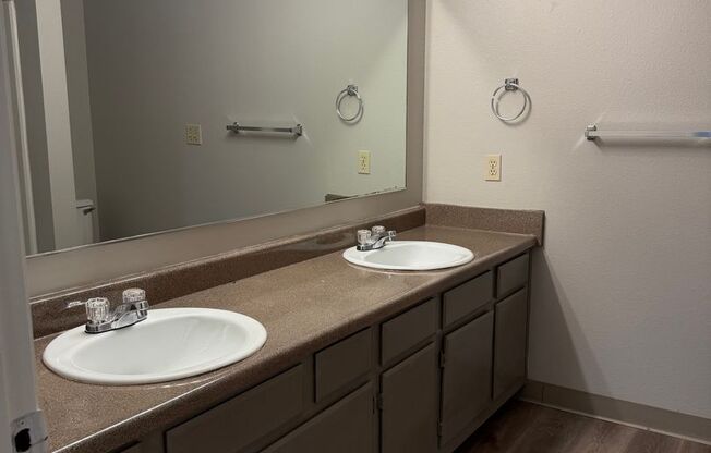 3 beds, 2.5 baths, 1,564 sqft, $2,350, Unit 04-101