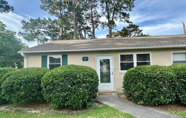 SEAGATE VILLAGE - Located off Greenville Avenue ~ Minutes to Wrightsville Beach!