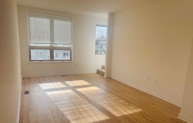 2 beds, 1.5 baths, 1,730 sqft, $2,595, Unit 4832 157th Street
