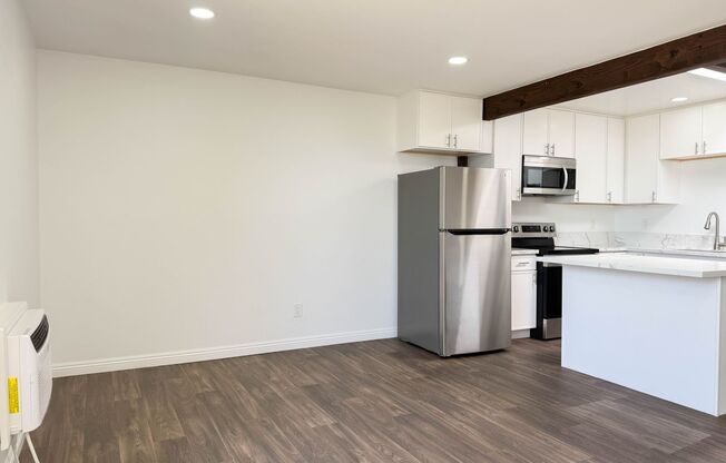 1 bed, 1 bath, 660 sqft, $2,300, Unit 116R