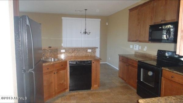 3 beds, 2.5 baths, $2,000