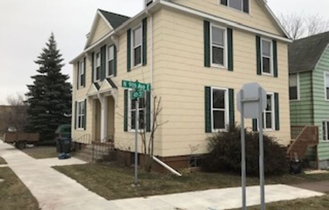 Duluth, MN - 4 Bedroom - 1 Bathroom - Close to UMD & CSS