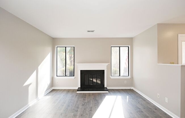 Move-in Ready Stonehenge Townhome - Cats Are Welcome!