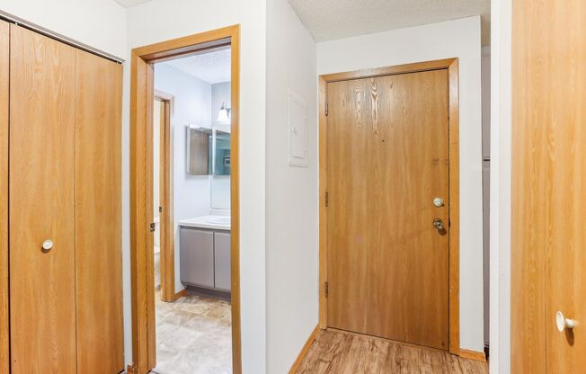 1 bed, 1 bath, 895 sqft, $1,299, Unit 2350-117