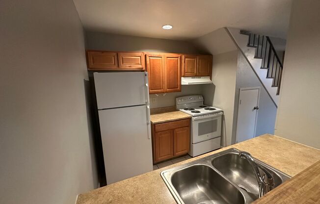 2 beds, 2 baths, $1,750