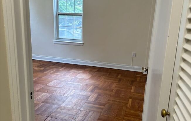 2 beds, 1 bath, 975 sqft, $1,800, Unit Royal York 114