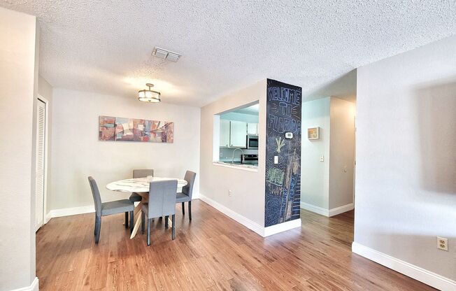 3 beds, 3 baths, $1,700, Unit Unit 527