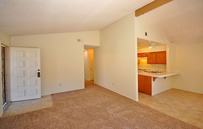 Lovely single level end unit in Tanglewood including Private Patio and Amenities!!!