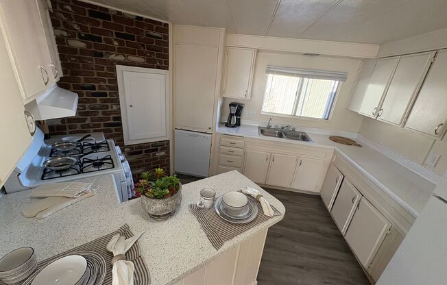 2 beds, 2 baths, 800 sqft, $3,495, Unit 39