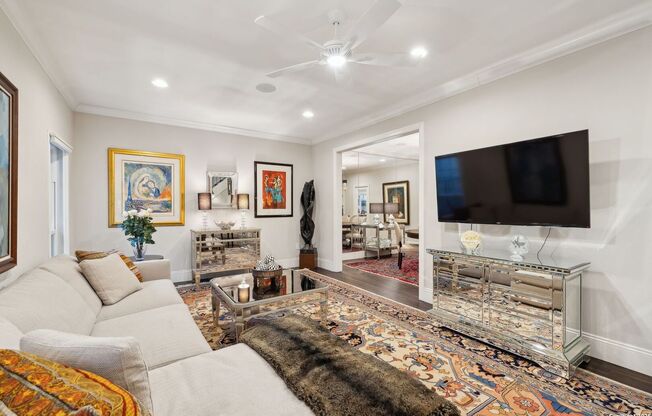 STUNNING 3-BEDROOM ALAMO HEIGHTS TOWNHOME