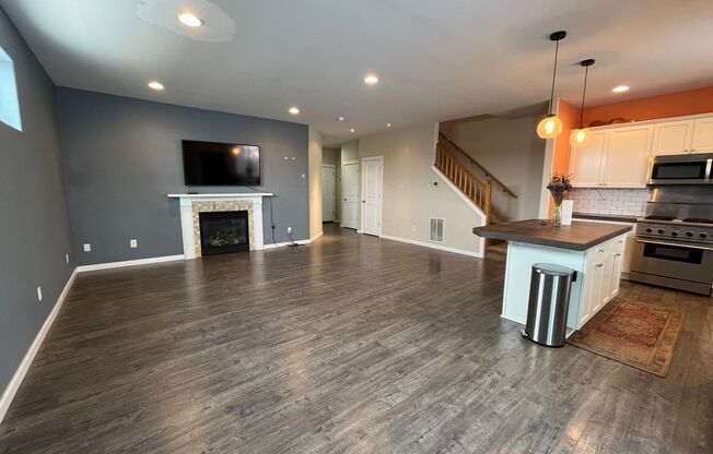 Quiet 3 Bed/2.5 Bath Home With Fenced Backyard - SW Bend