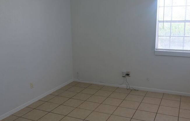 2 beds, 1 bath, $1,150