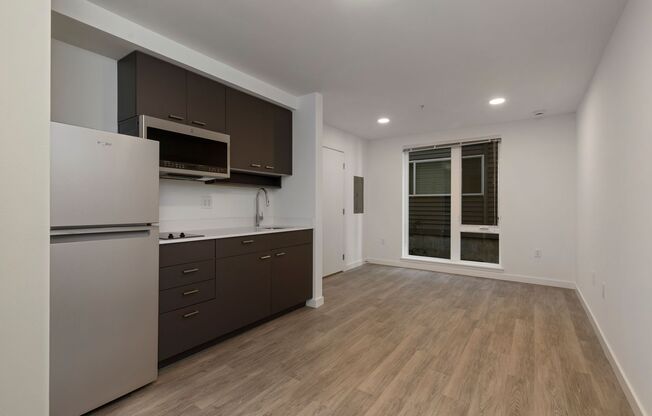 Studio, 1 bath, 250 sqft, $1,145, Unit 108