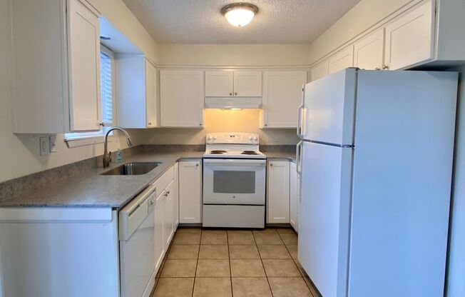 2 beds, 1 bath, 900 sqft, $1,950, Unit 1720-A1