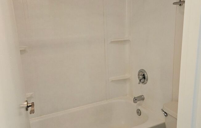 2 beds, 1 bath, 720 sqft, $1,825, Unit 422