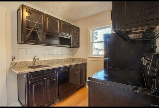 1 bed, 1 bath, $1,700