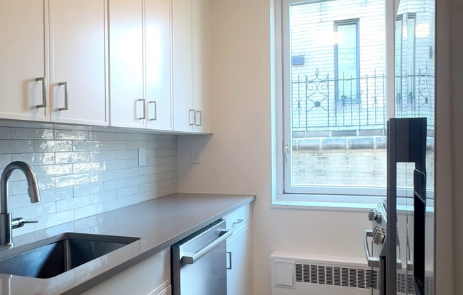 1 bed, 1 bath, $5,850, Unit 14K