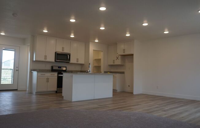 Layton Townhome 3 Bed 2.5 Bath