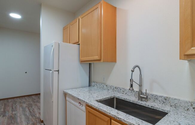 3 beds, 2 baths, $2,400, Unit 102