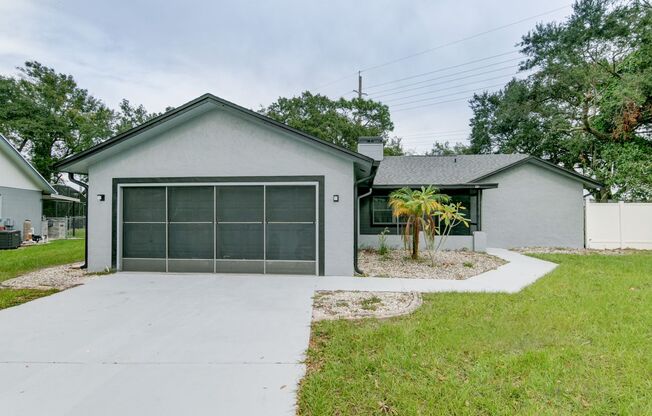 Beautiful 4 Bed/ 2 Bath Home with Pool For Rent in Kissimmee!