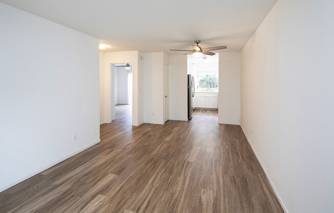 Hillcrest: Beautiful 2 Bedroom Apartment with 2 Parking Spaces!