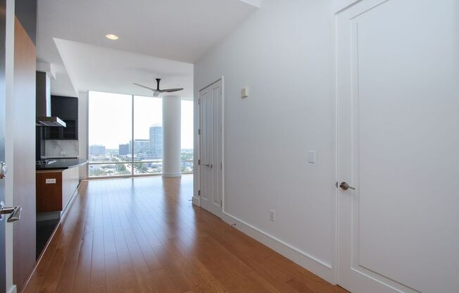 Exquisite Luxury high-rise 2 bedroom, 2bath located in River Oaks!