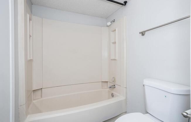 Oak Tree Village Bathroom (3 Bedroom)