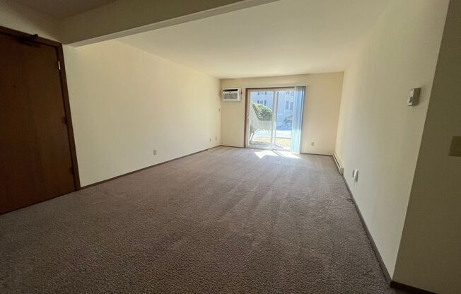 2 beds, 1 bath, 965 sqft, $1,605, Unit 7601CA