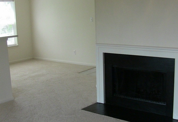 3 beds, 2 baths, 1,254 sqft, $1,799, Unit 15-15305