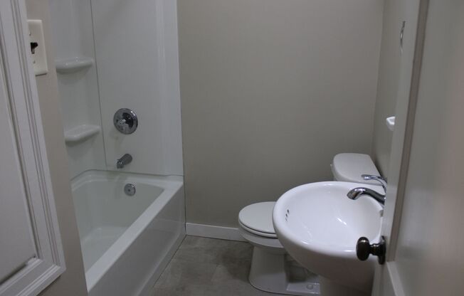 2 beds, 1 bath, $780, Unit 814 #2