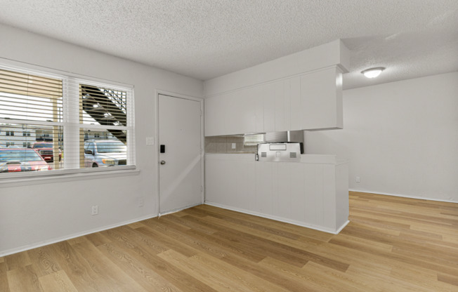 1 bed, 1 bath, 570 sqft, $775, Unit 73-128