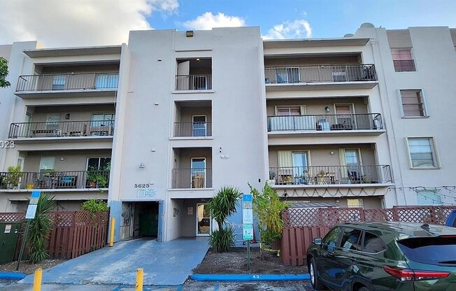 5625 W 20 AVE