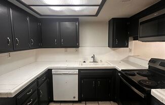 3 beds, 1.5 baths, $1,775, Unit 21