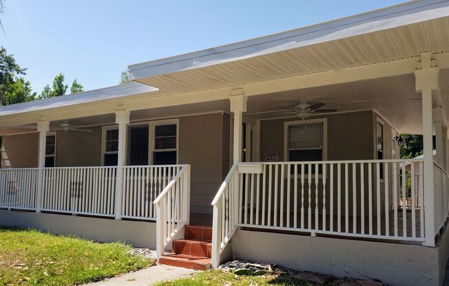 Charming 2 Bedroom/ 1 Bathroom Home with Detached Garage - Near Downtown Orlando!
