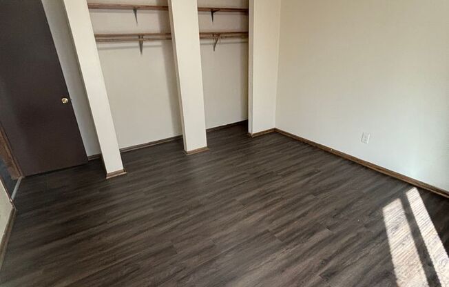 2 beds, 1 bath, 800 sqft, $999, Unit Custer-218