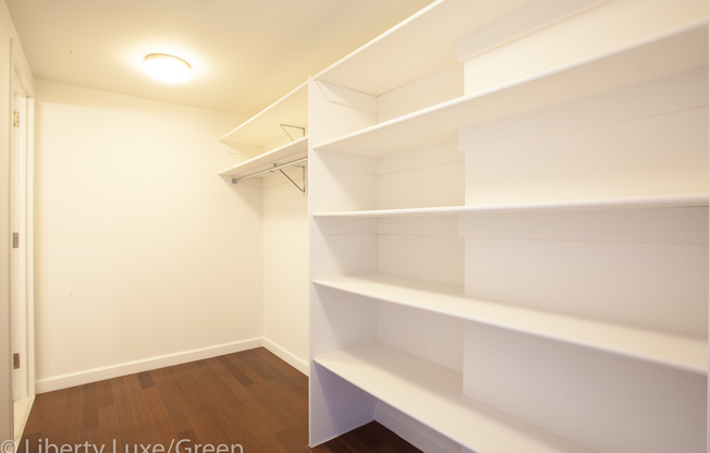 Studio, 1 bath, 723 sqft, $4,750, Unit 14M