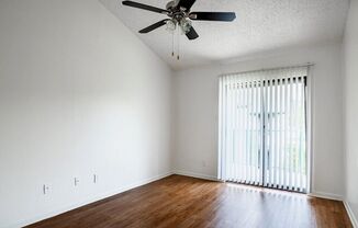 2 beds, 2.5 baths, 976 sqft, $1,425, Unit 136