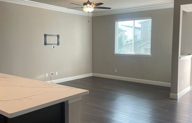 Holiday Move-In Special! $200 OFF 1st MONTH RENT!!