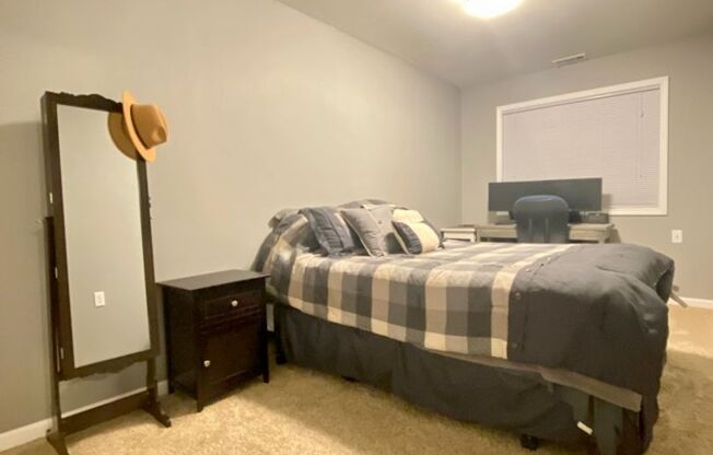 3 beds, 1 bath, $1,650