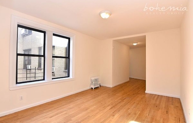 2 beds, 1 bath, $2,825, Unit 3-CF